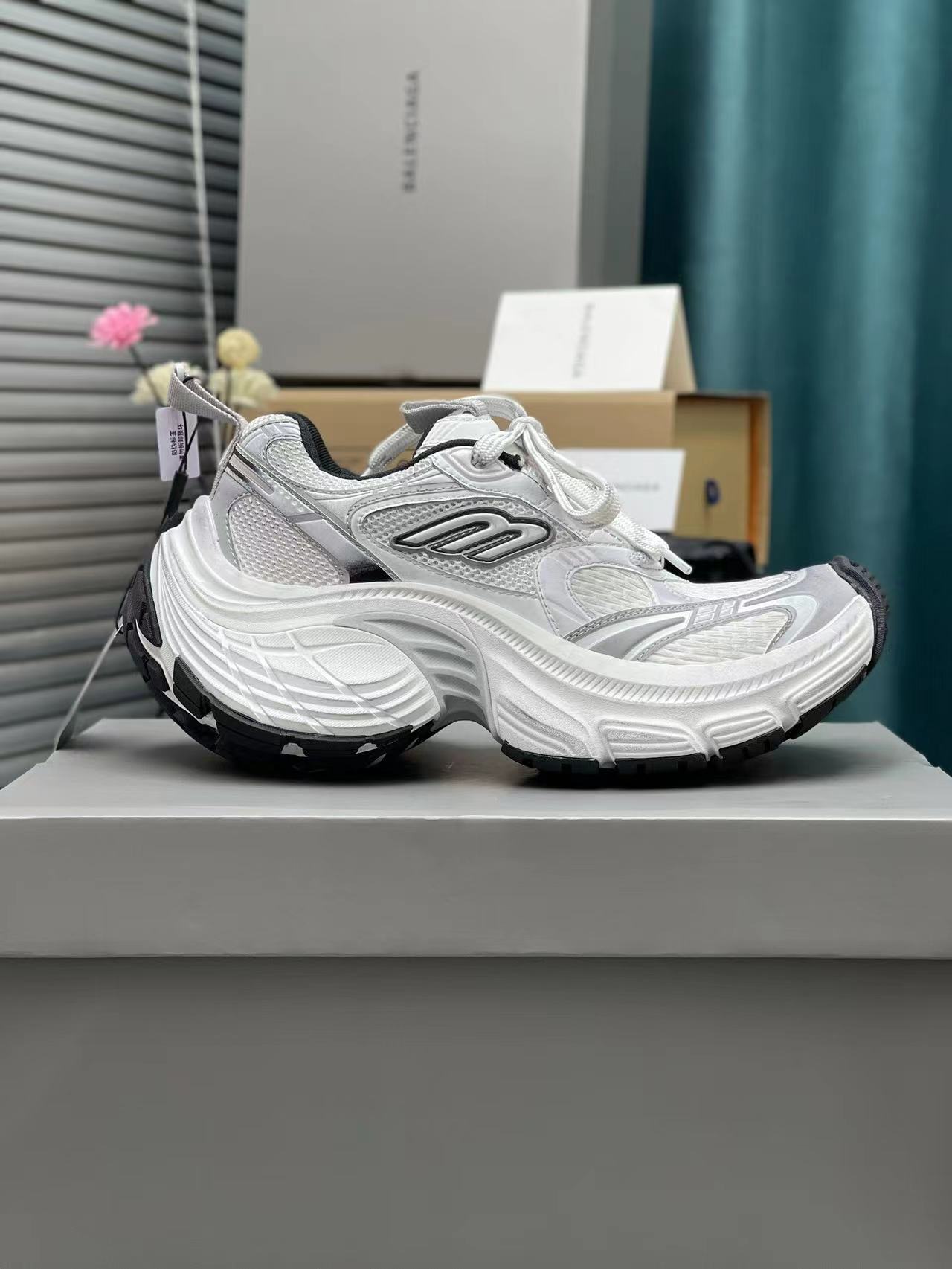 발렌시아가 신상 남여공용