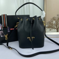 PRADA 프라다 버킷백